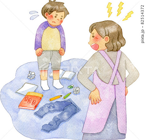 部屋を散らかす子供を叱る母親