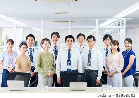 ビジネス 集合写真の写真素材