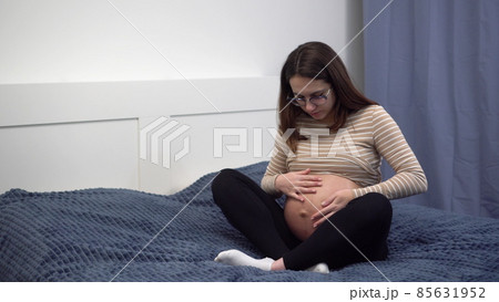 妊娠4ヶ月 裸の写真素材 妊娠4ヶ月 裸の写真素材