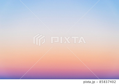 夕焼け 空 紫 グラデーションの写真素材
