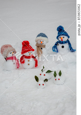雪ダルマ ゆきうさぎ 冬 白ウサギの写真素材 - PIXTA