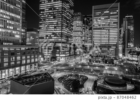 モノクロ 夜景の写真素材