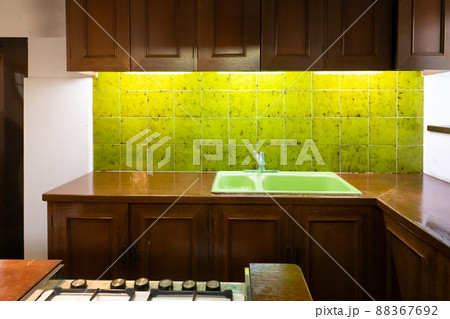 雰囲気のあるアンティークなキッチン