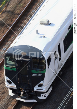 電車　看板　修学旅行団体 修学旅行専用列車の写真素材 - PIXTA