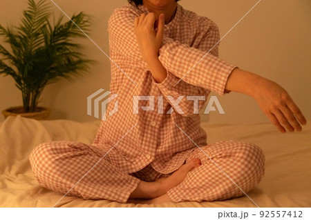 腕枕 1人の写真素材