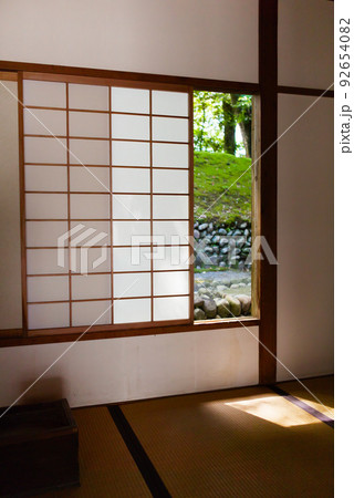 茶室の丸窓の写真素材 - PIXTA