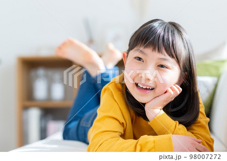 小学 娘 笑顔 小学生 笑顔の写真素材 - PIXTA