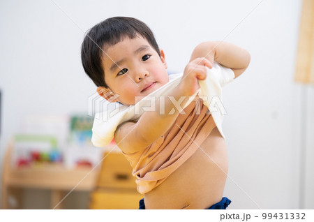 園児 お着替え 