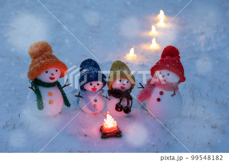 家族 親子 雪だるま 雪の写真素材 - PIXTA