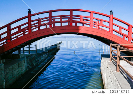 赤い太鼓橋の写真素材 - PIXTA