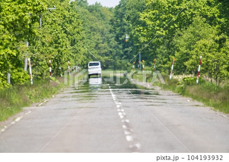 逃げ水 逃げ水の写真素材 - PIXTA