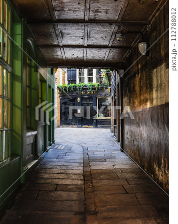 ロンドン 路地 路地裏 街角の写真素材 - PIXTA