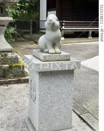 うさぎの石像の写真素材 - PIXTA