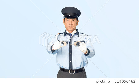 警察官 男性 人物 手錠の写真素材 - PIXTA