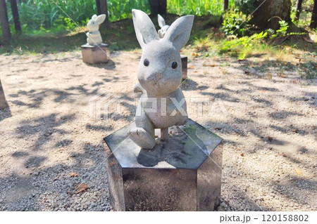 うさぎの石像の写真素材 - PIXTA